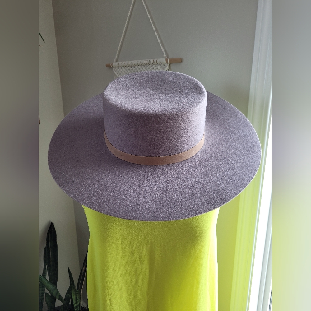 Olive & Pique hat with adjustable sizing